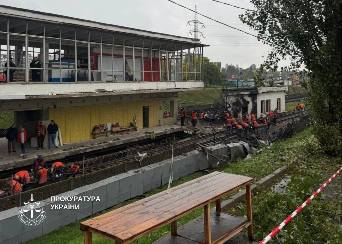 Руйнування на станції метро у Києві. Фото прокуратури