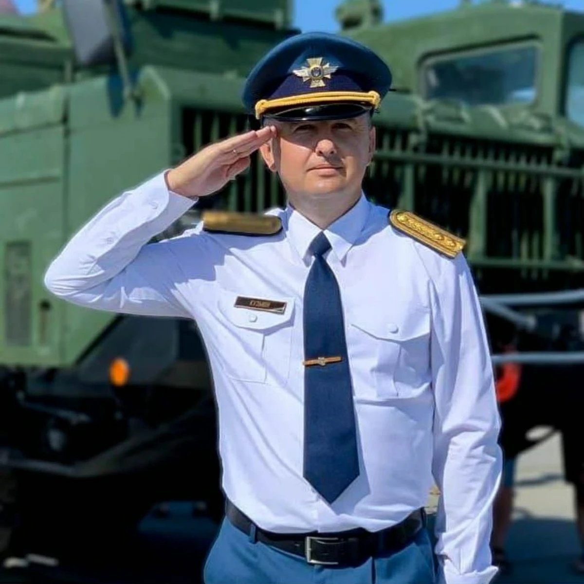 Виктор сам пробил себе дорогу в жизни. Сам поступил в университет и сам рос по службе. На момент 2020–2021 годов ему можно было бы спокойно идти работать преподавателем своего дела. Ему предлагали, но он говорил: Подождите, надо разобраться с технической частью здесь и здесь