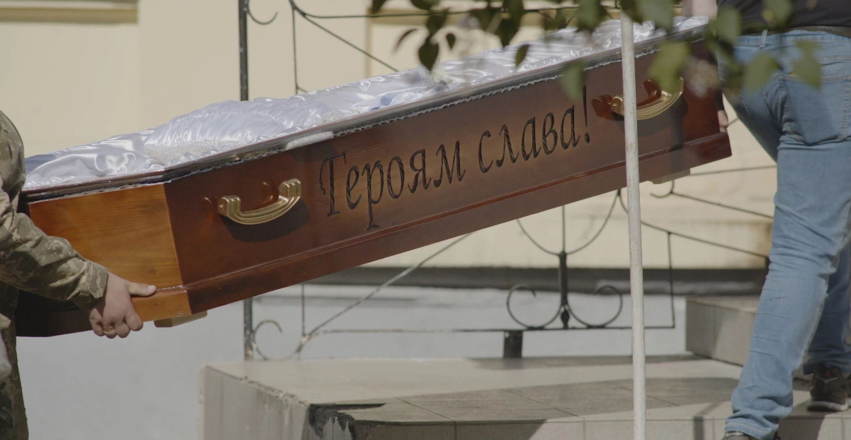 Труна для загиблого воїна