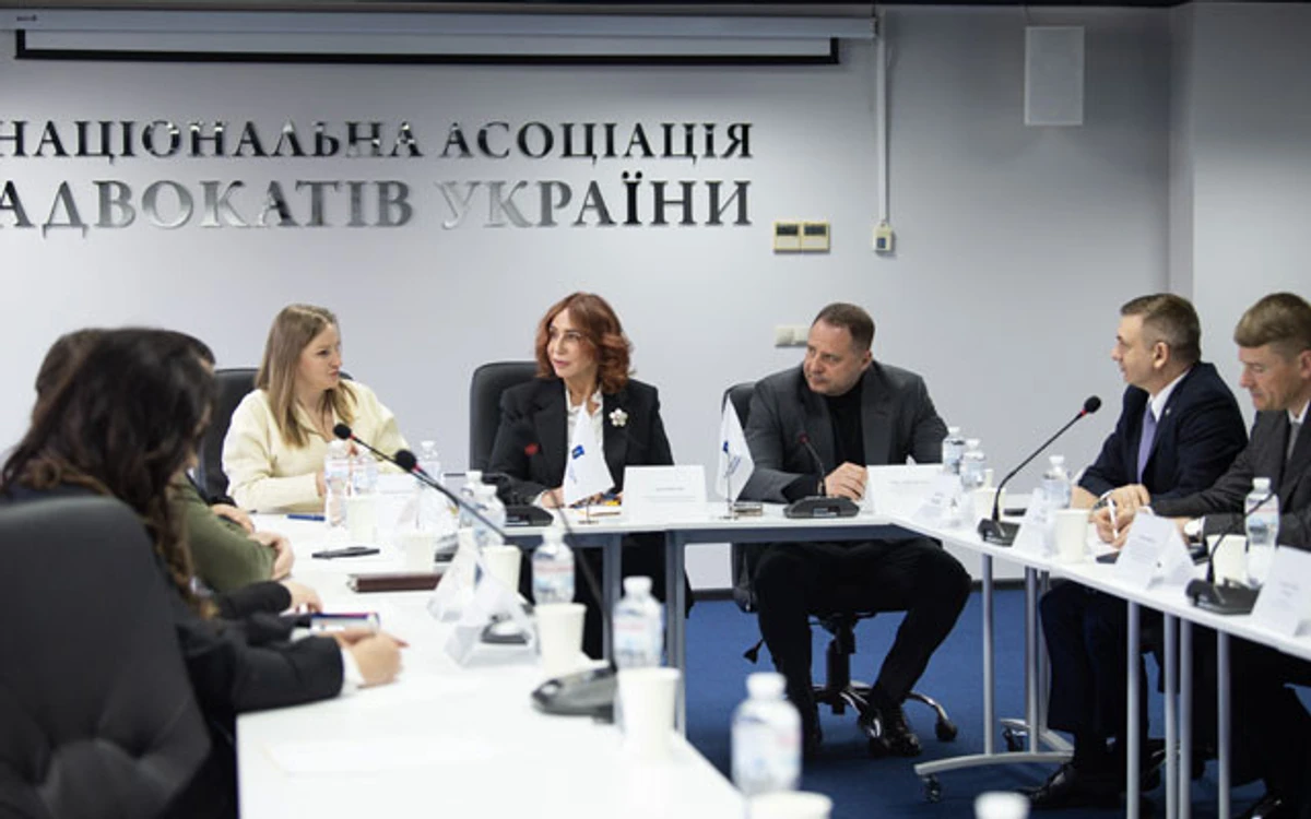 Слева направо Ольга Решетилова, Лидия Изовитова, Андрей Ермак