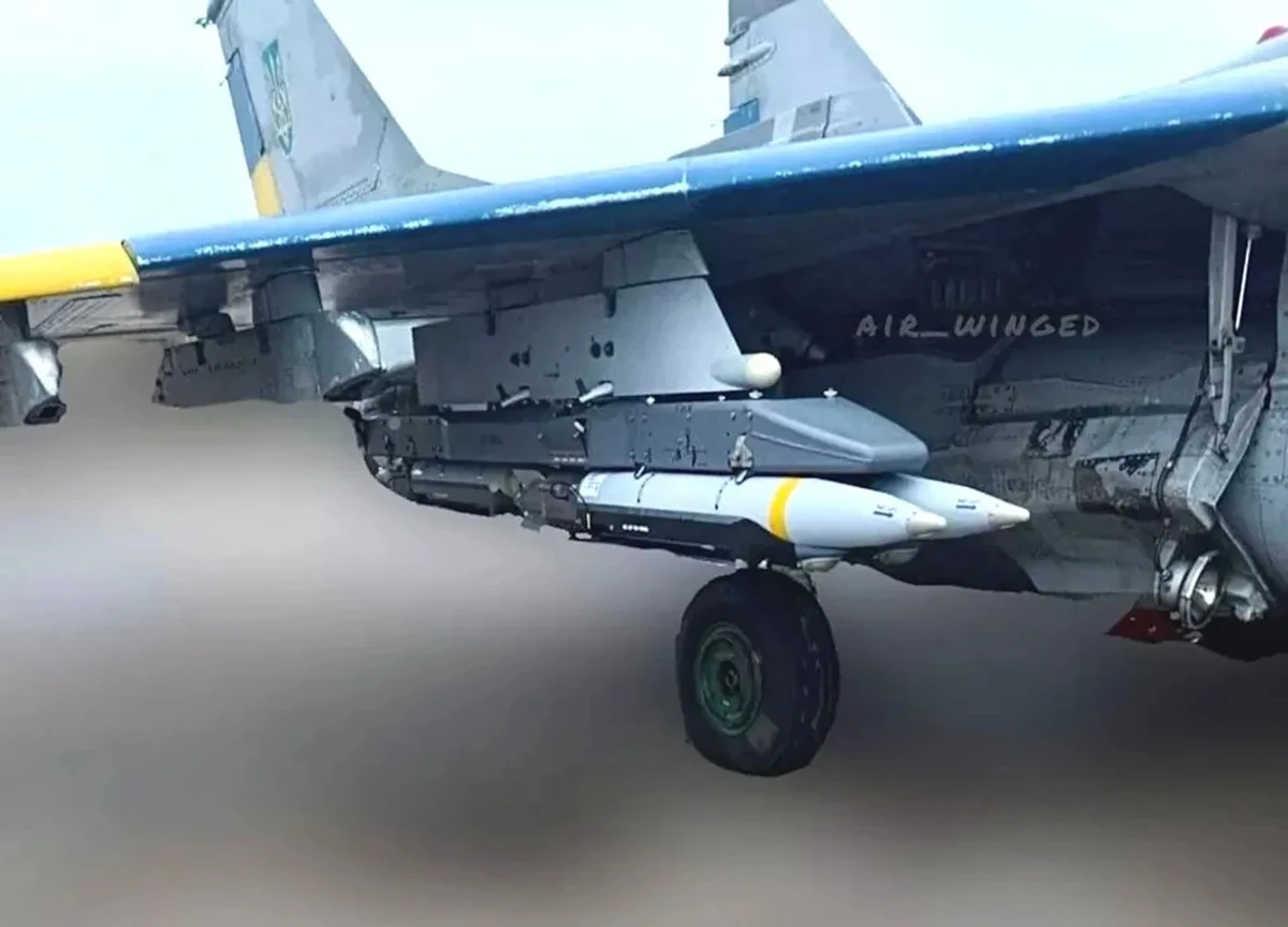 A Ukrainian Air Force MiG-29 fighter armed with American GBU-39 aerial bombs. One variant of these bombs can be fitted with a laser-guidance module.