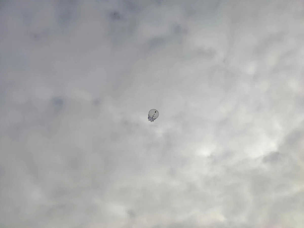 An aerostat at an altitude of 50 m