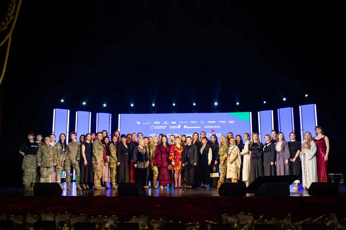 The winners of the first three categories came onto the stage for a group photo and to receive their gifts