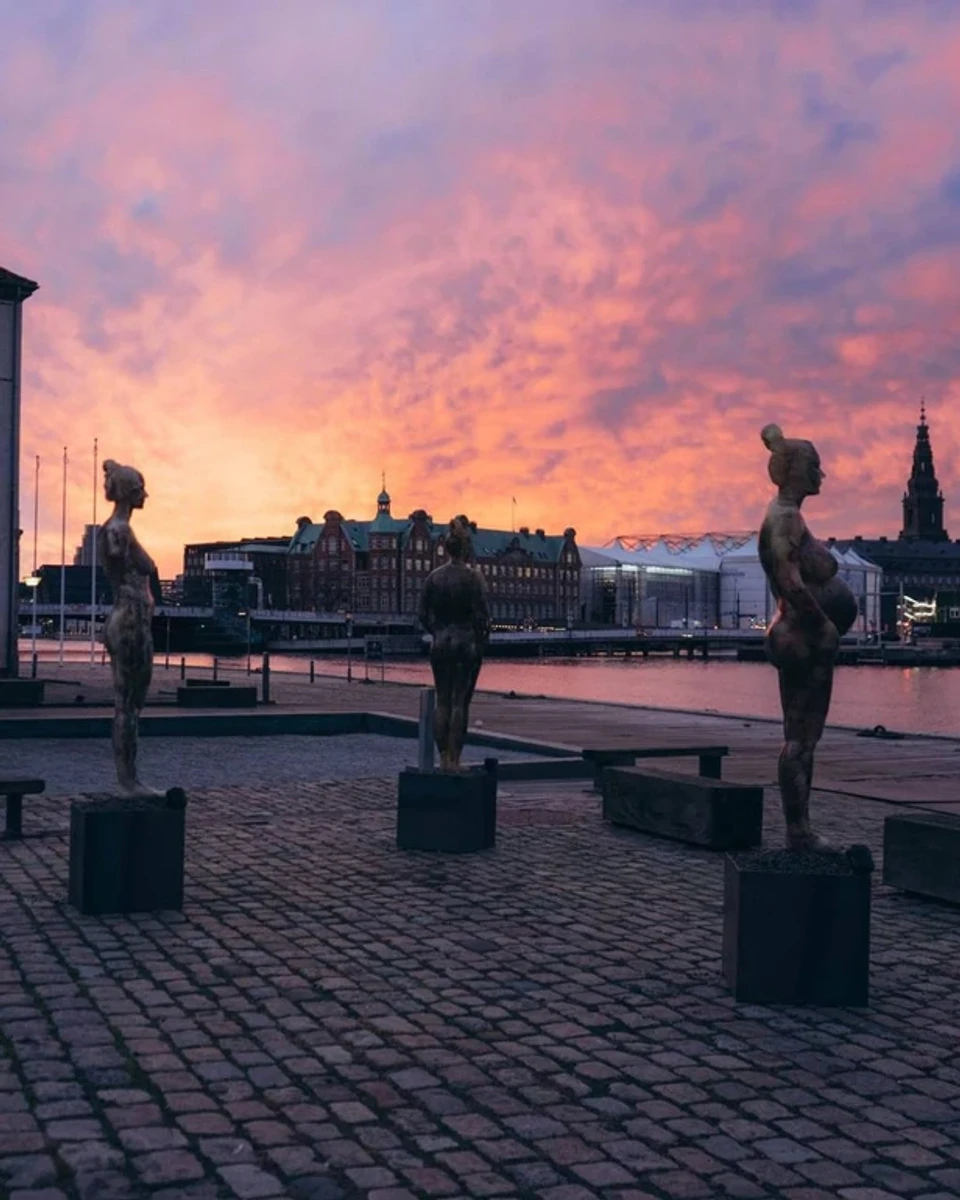 The exhibition before it was destroyed