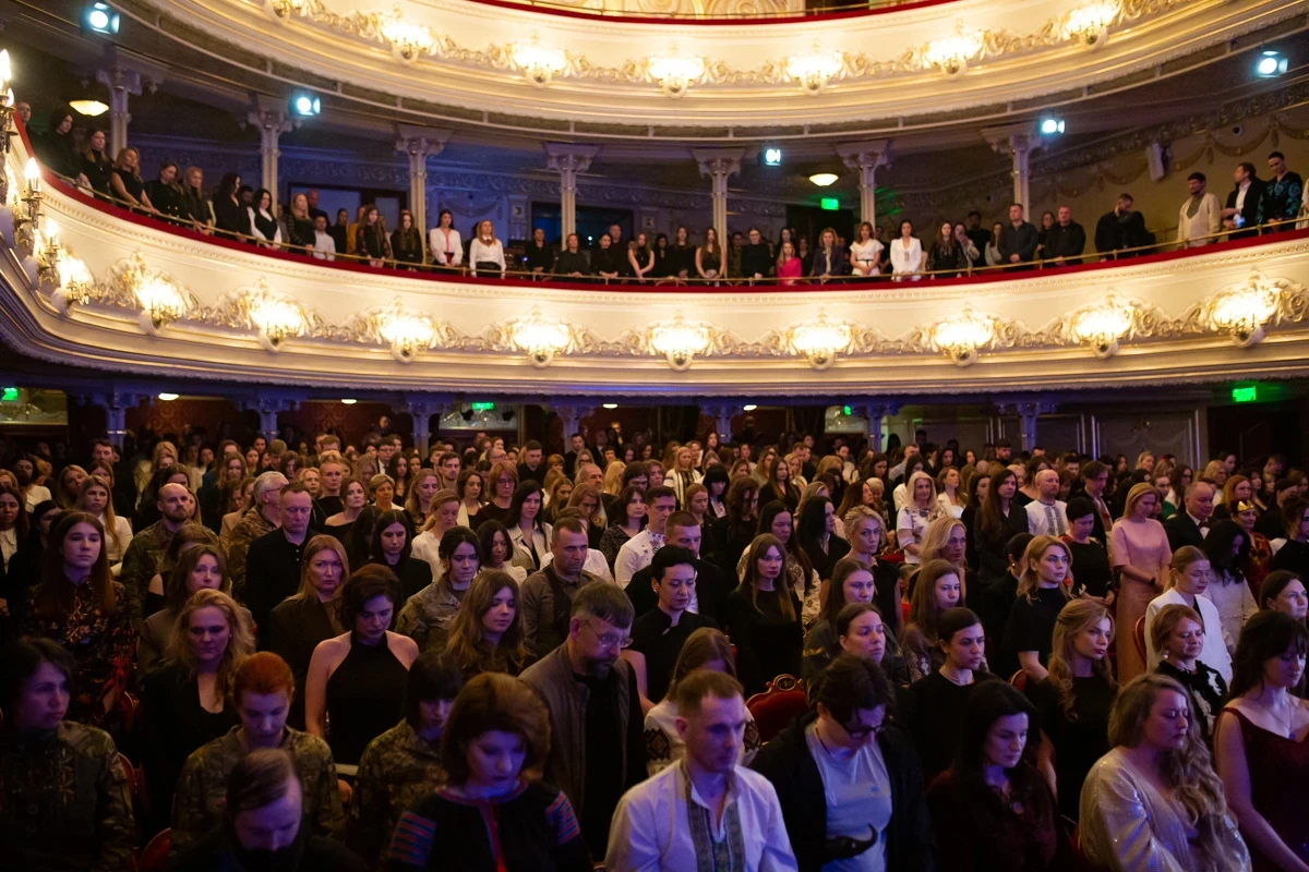 The whole audience stood to pay tribute to the fallen defenders with a minute's silence