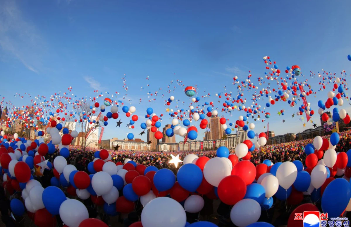 Balloons in the colours of the Russian flag