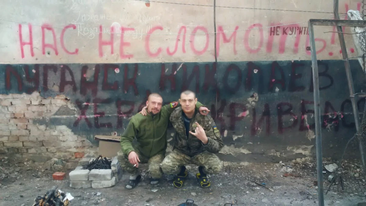 Костя Чикіст: Не знаю, в кого як, а в мене від такої навали ворога шоку немає. Я кайфую від того, що маю змогу знищити велику кількість орків. Головне – не увійти в кураж, бо дехто з бійців у такі моменти може забути про безпеку