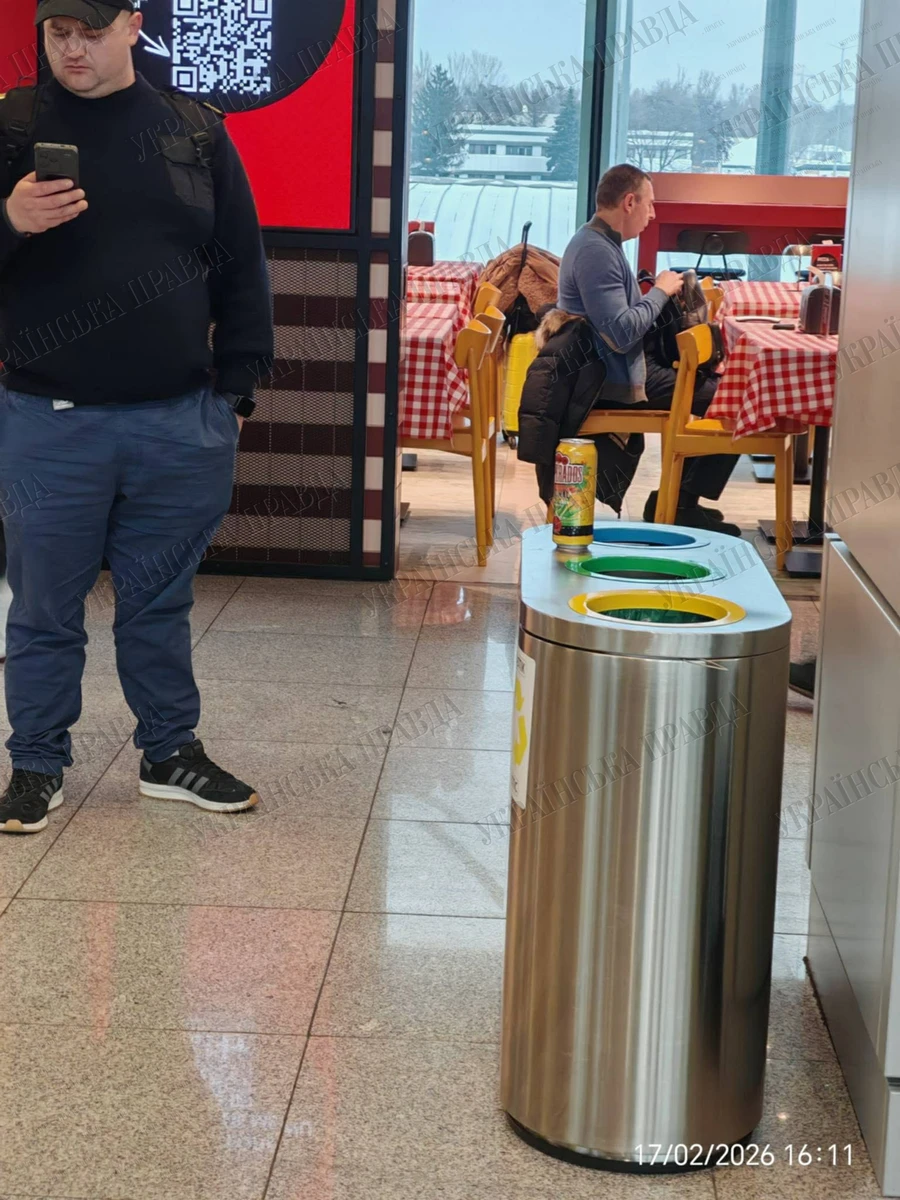 Сергій Шефір в аеоропорту Варшави