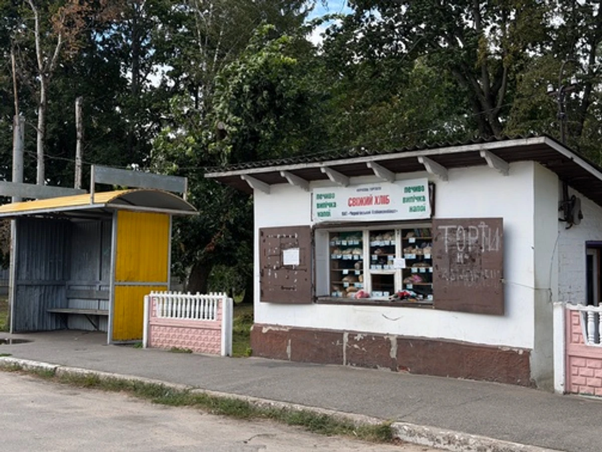 Кіоск у центрі Добрянки, де продають хліб