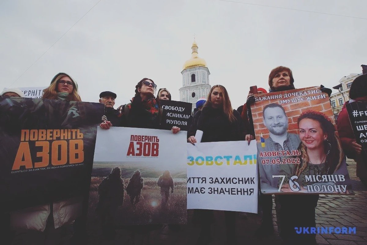 Ольга Андріанова (друга зліва) під час однієї з акцій біля Софії Київської