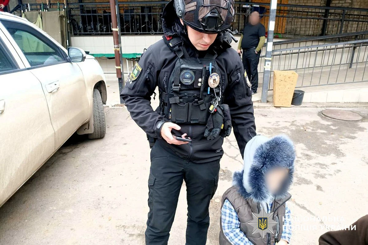 хлопчик, якого знайшли на місці удару РФ по храму в Костянтинівці, фото поліції