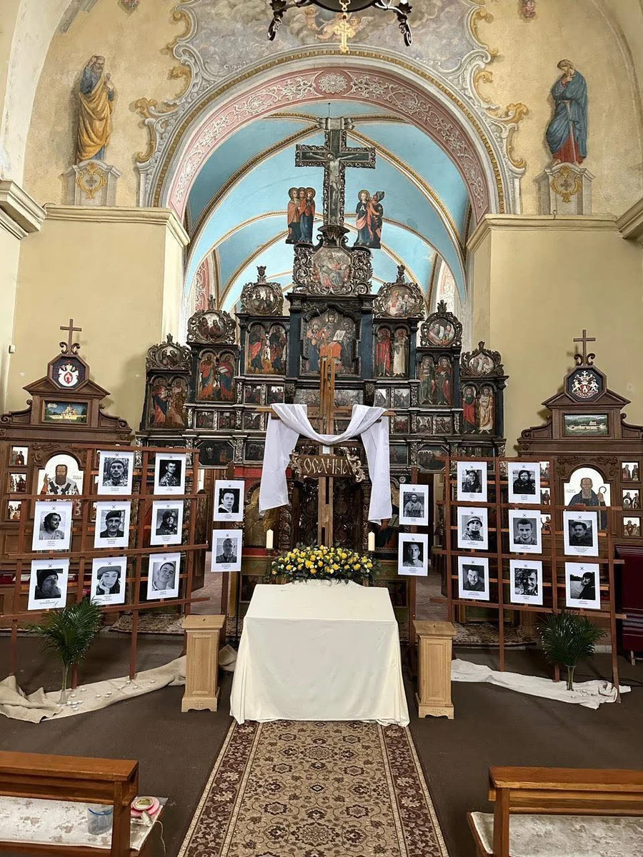 Плащаница из храма Климентия Шептицкого во Львове