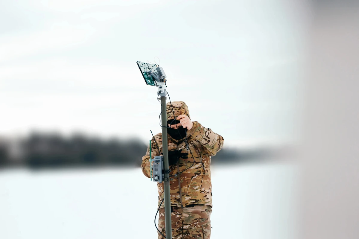 Deploying a mast to transmit signals to the drone
