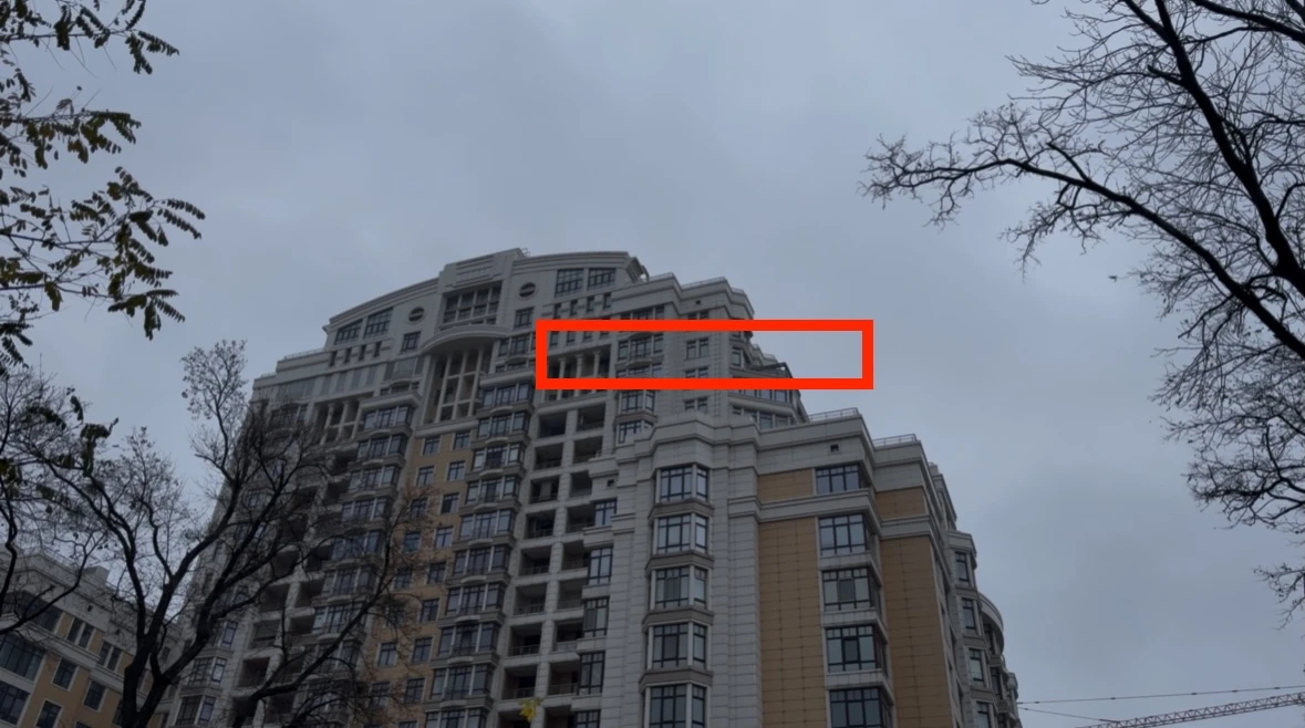 Окна квартиры Миндича на 18-ом этаже