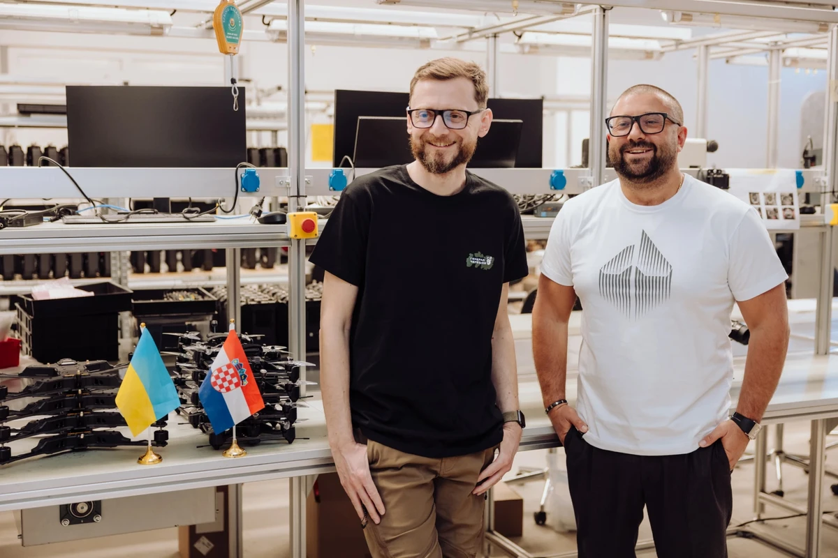 Yaroslav Hryshyn and Srdjan Kovacevic during the signing of the agreement