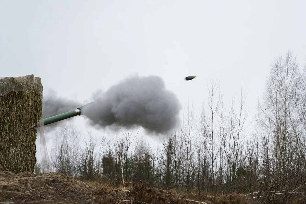 A Bohdana-BH firing from a concealed position.