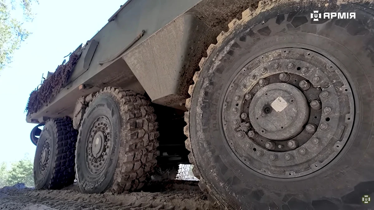 Patria 6×6 on the move.