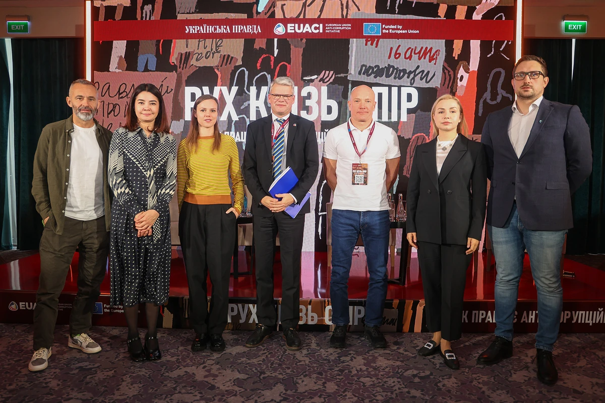 Головна редакторка УП Севгіль Мусаєва з учасниками панельної дискусії “Чого ми хочемо від боротьби з корупцією?”