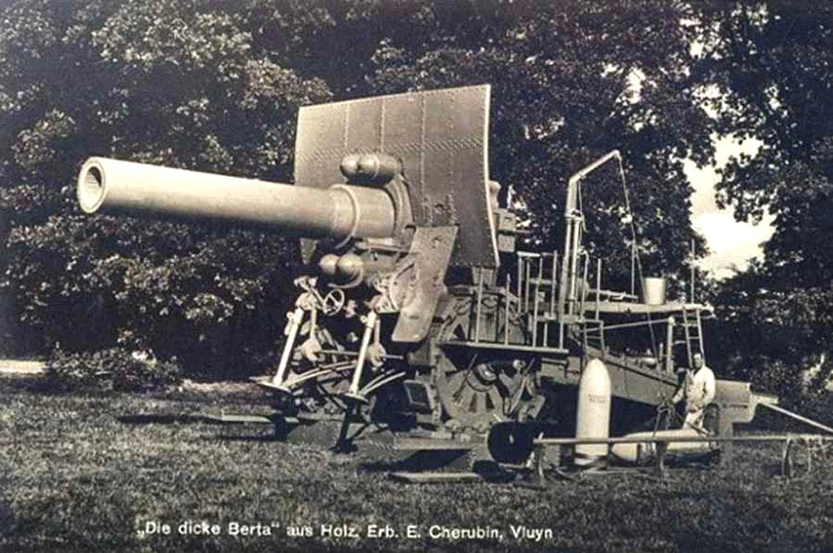 Гармату “Велика Берта” було спроєктовано за кілька років до Першої світової. Кілька екземплярів зроблено на заводах Круппа
