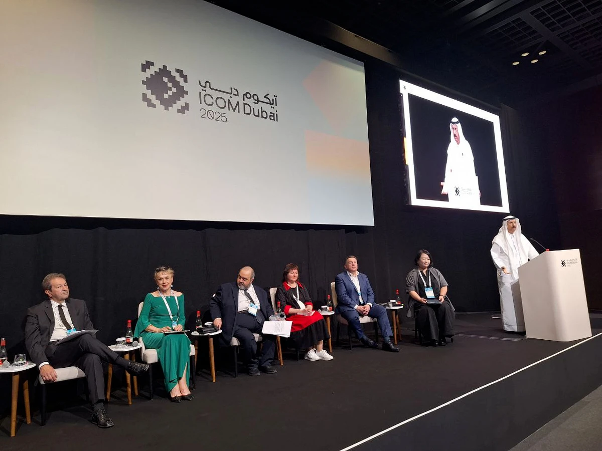 Російська делегація на головній сценці щорічної конференції ICOM у Дубаї