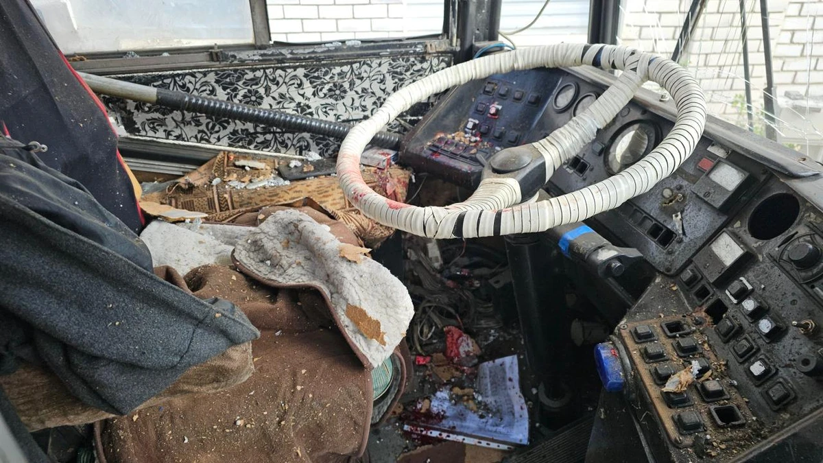 атакованный троллейбус в Херсоне, фото ОВА