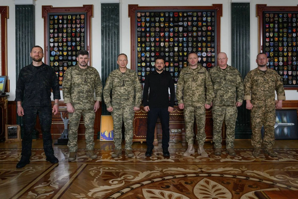 Ігор Скибюк – другий праворуч, між Михайлом Драпатим і Павлом Палісою