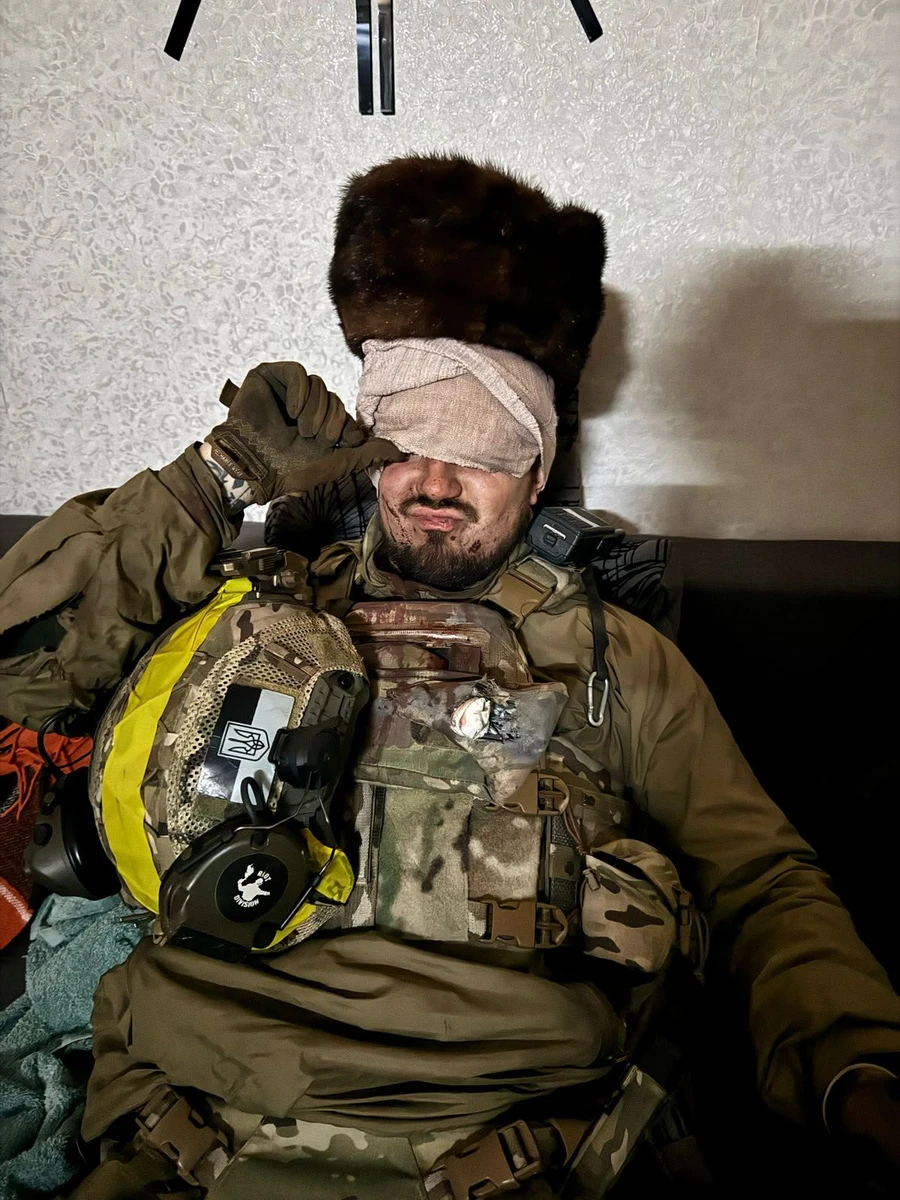Морпіх: Я був стабільний і веселий. Ми з побратимами зрозуміли, що в мене немає проникаючого кульового поранення, тому можу почекати евакуації кілька годин. Сиділи, чілили