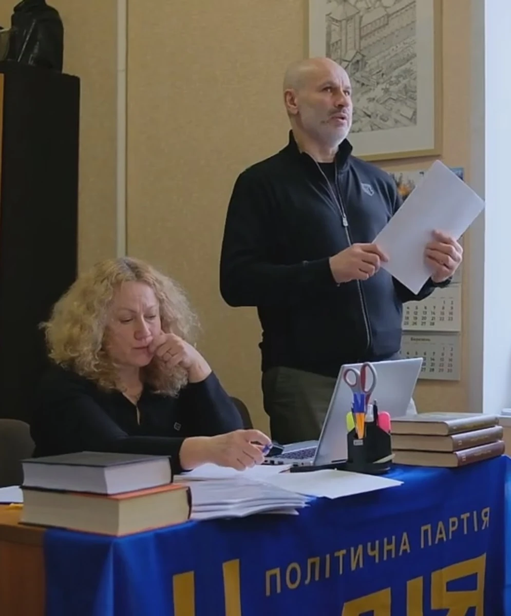 З'їзд проводить член політради Сікалов, Манжос поруч