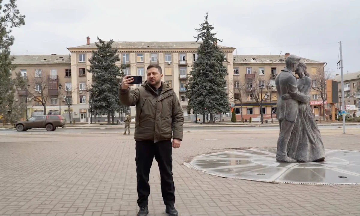 Владимир Зеленский в центре Дружковки, 15 км от россиян