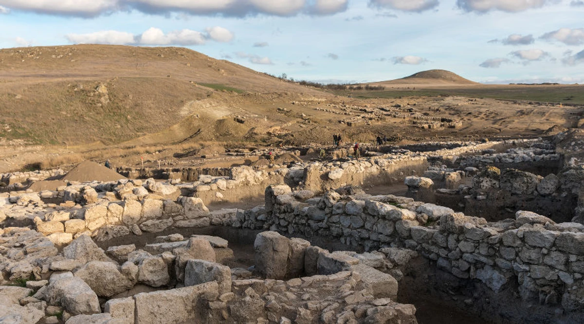 Розкопки на місці, де збудують залізничний підхід до мосту через Керченську протоку