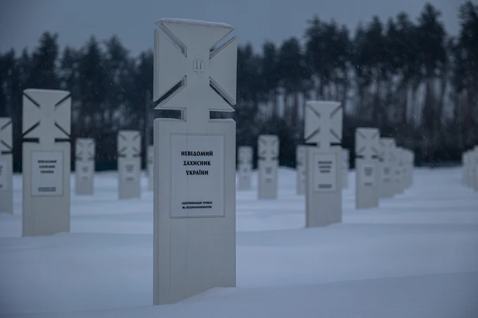 На кладовищі не буде жодного розділення щодо родів військ, військових звань. Адже армія – це однострій, однаковий за правом, і воєнне кладовище – теж про це. Тобто не буде умовної сегрегації, чи це рядовий, чи сержант, чи офіцер, чи генерал, – сайт НВМК