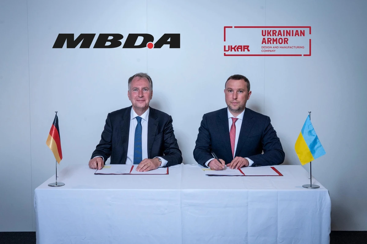Vladyslav Belbas, CEO of Ukrainian Armor, and Thomas Gottschild, Managing Director of MBDA Germany