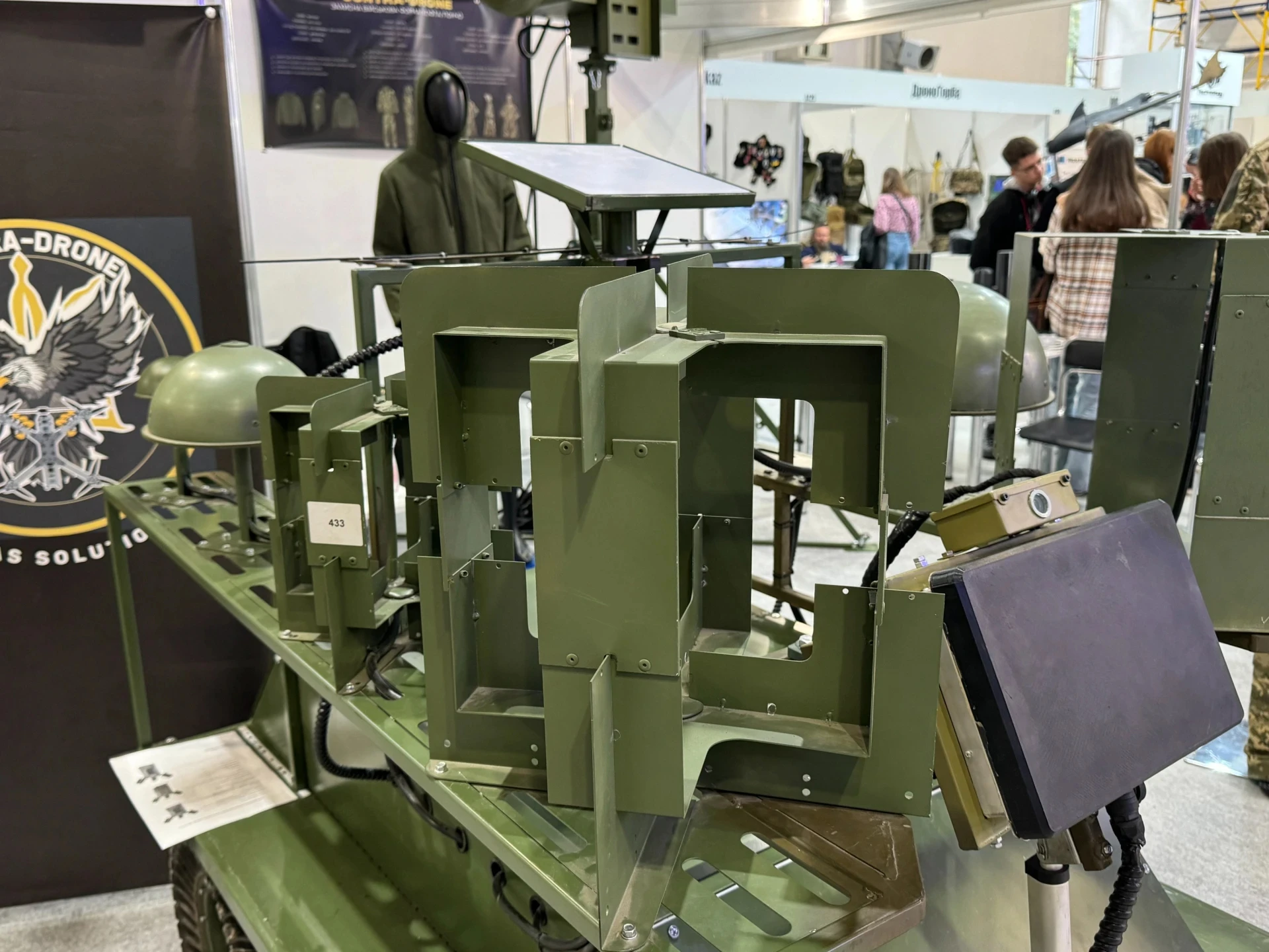 Antennas of electronic warfare systems on the Contra-drone NEO.