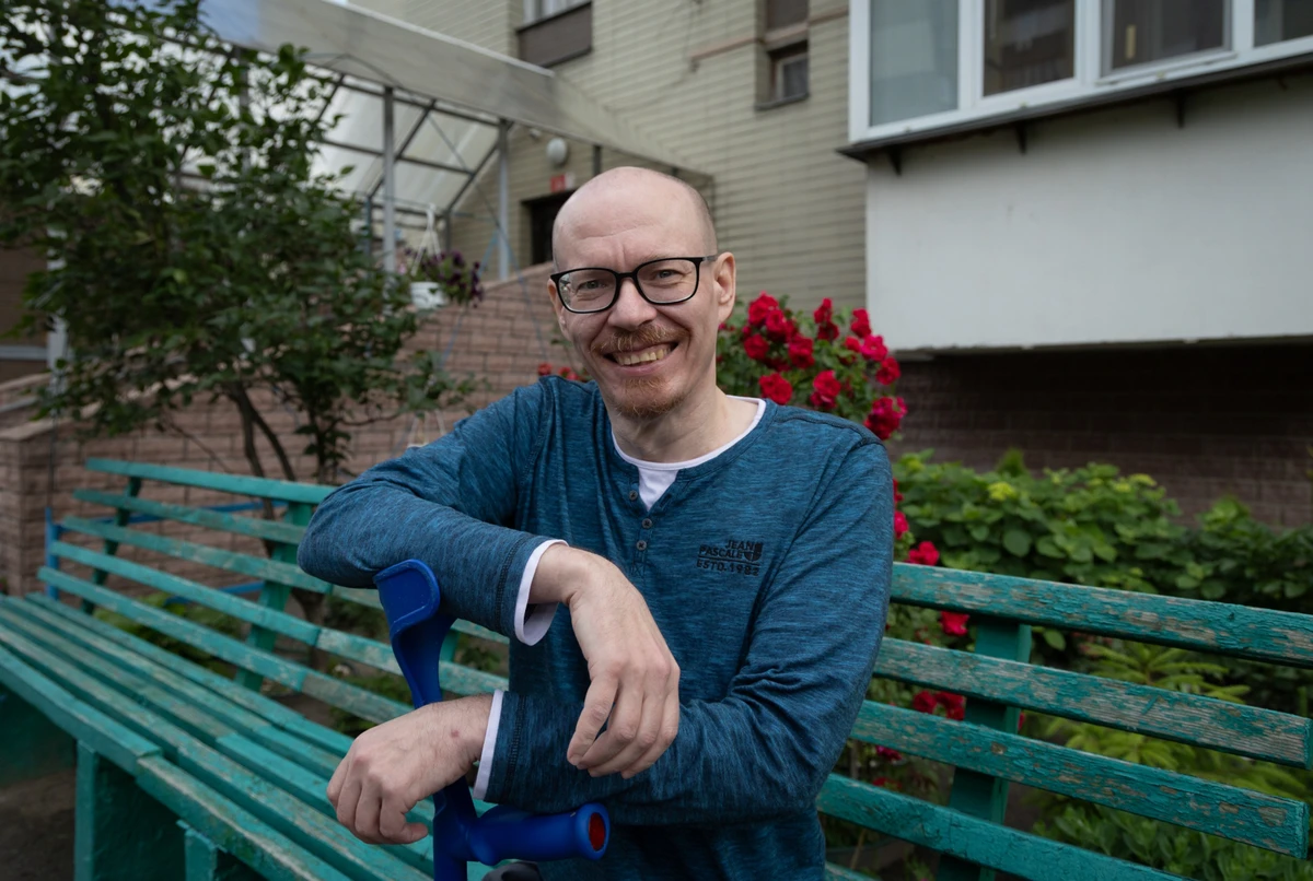 Евгений Лешан: Когда говорят, что в окопах под обстрелом не бывает атеистов, я могу подтвердить, что бывают. Ты очень не хочешь, чтобы в тебя попало, разговариваешь с осколками — давай не сюда, давай не сюда — но не с богом
