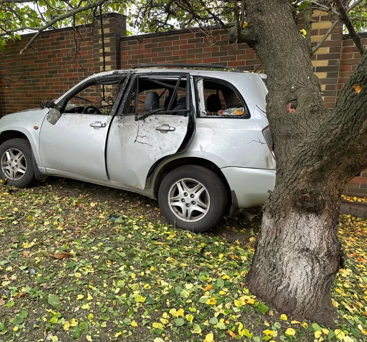 Поврежденный автомобиль в Золочеве. Фото: Виктор Коваленко