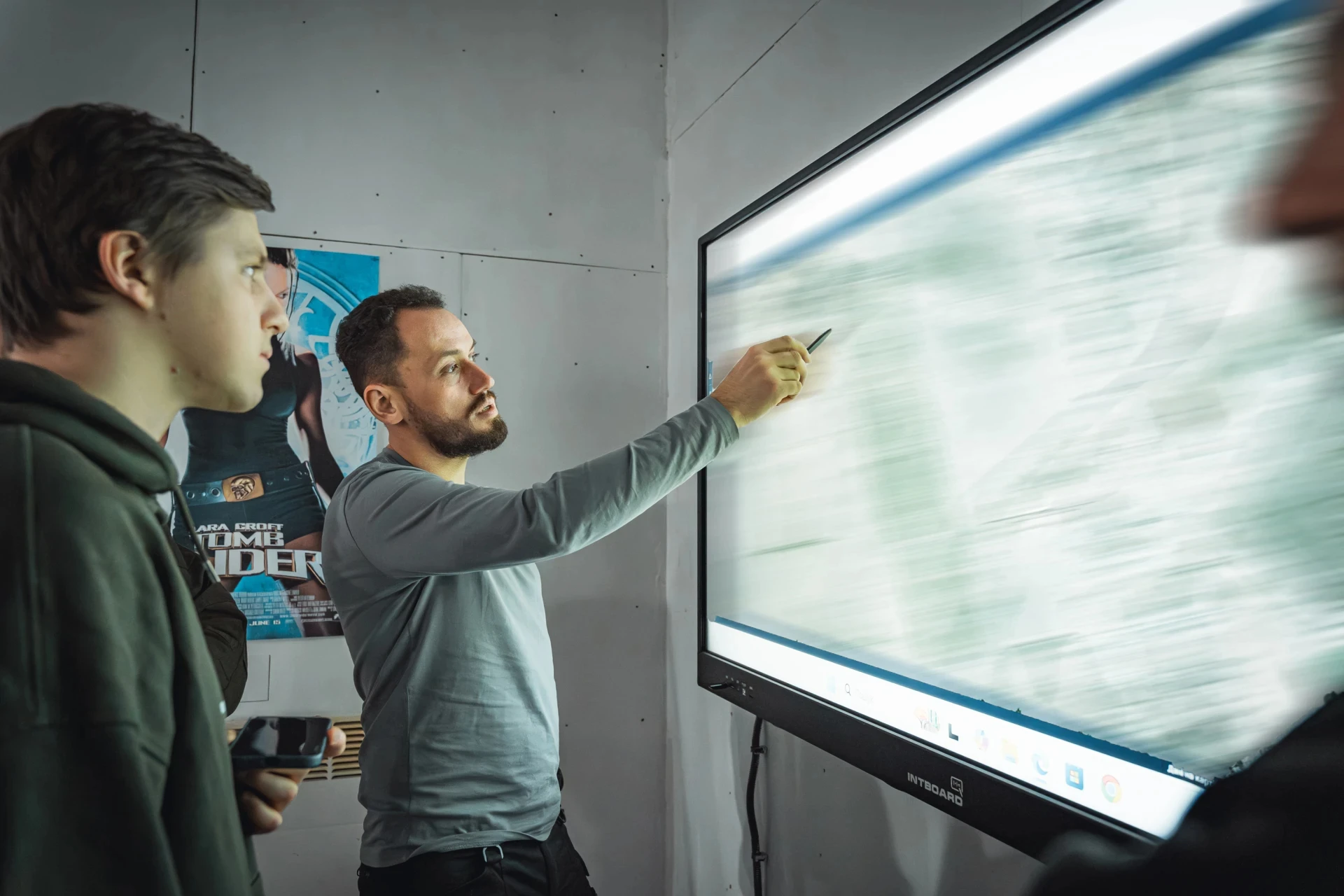 Asan Charukhov explains which route the evacuation robot will take