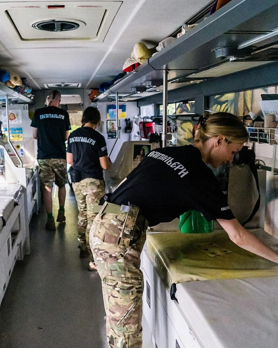 Экипаж Австрийки (реанимационного автобуса Госпитальеров) после ротации