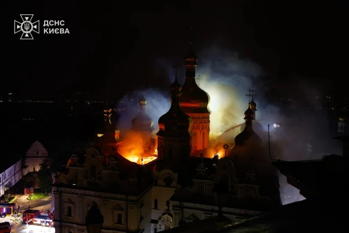 A fire broke out on the roof of the Dormition Cathedral, covering an area of approximately 800 square metres