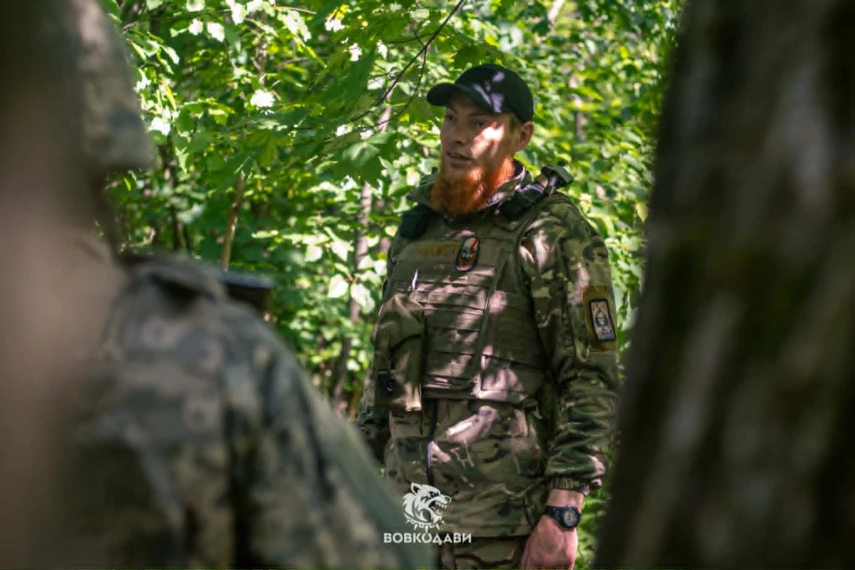 Давнє бажання бути військовим, можливо, пов'язане з тим, що колись я побачив відео з російсько-чеченської війни, і після тих вражень в мені розгорівся ось цей вогник. Я почав думати: як так, чому, навіщо люди йдуть когось вбивати, особливо на чужій землі?
