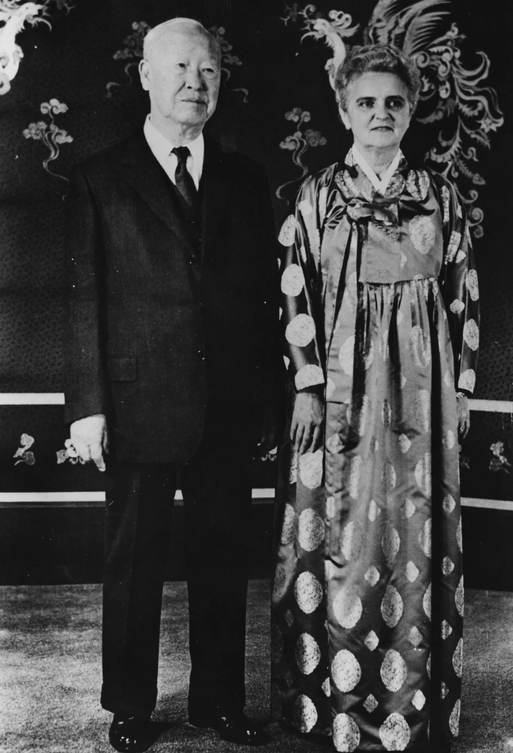 Лі Син Ман та його дружина Франческа святкують День Незалежності в Сеулі, 25 серпня 1959 року