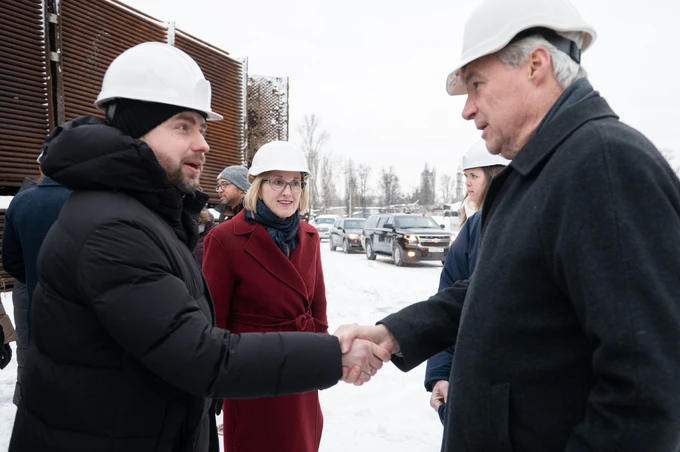 US senators visit Kyiv combined heat and power plant damaged by Russian strikes – photos