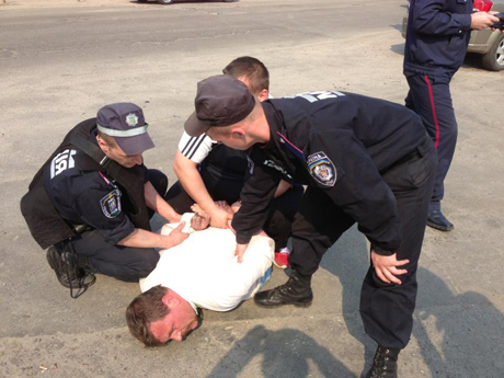 Задержание активистов. Фото с Facebook Владимира Арьева