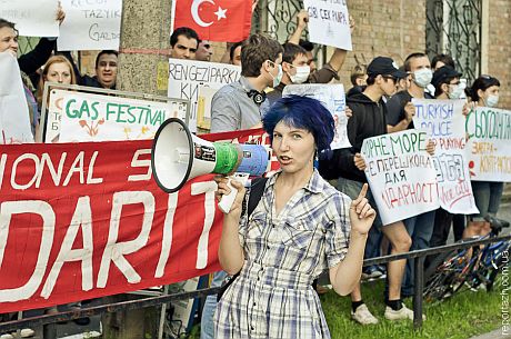 Під посольством Туреччини в Україні відбулась акція на підтримку турецьких протестувальників