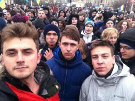 Mikekomar: Студенти факультету міжнародних відносин ЛНУ ім. Франка на #євромайдан в Києві, вдень 28 листопада