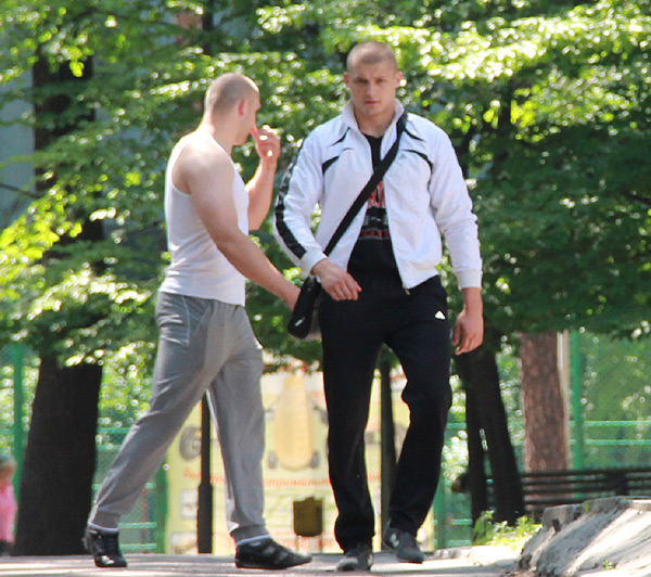 У хлопців зміна караулу? У хлопців зміна караулу?