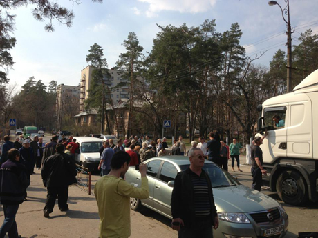 Місце, де трапився конфлікт активістів з міліцією. Фото з Facebook Володимира Арєва Місце, де трапився конфлікт активістів з міліцією. Фото з Facebook Володимира Арєва