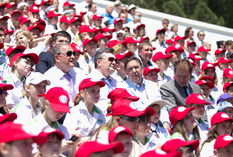Янукович посмотрел матч в Артеке Янукович посмотрел матч в Артеке