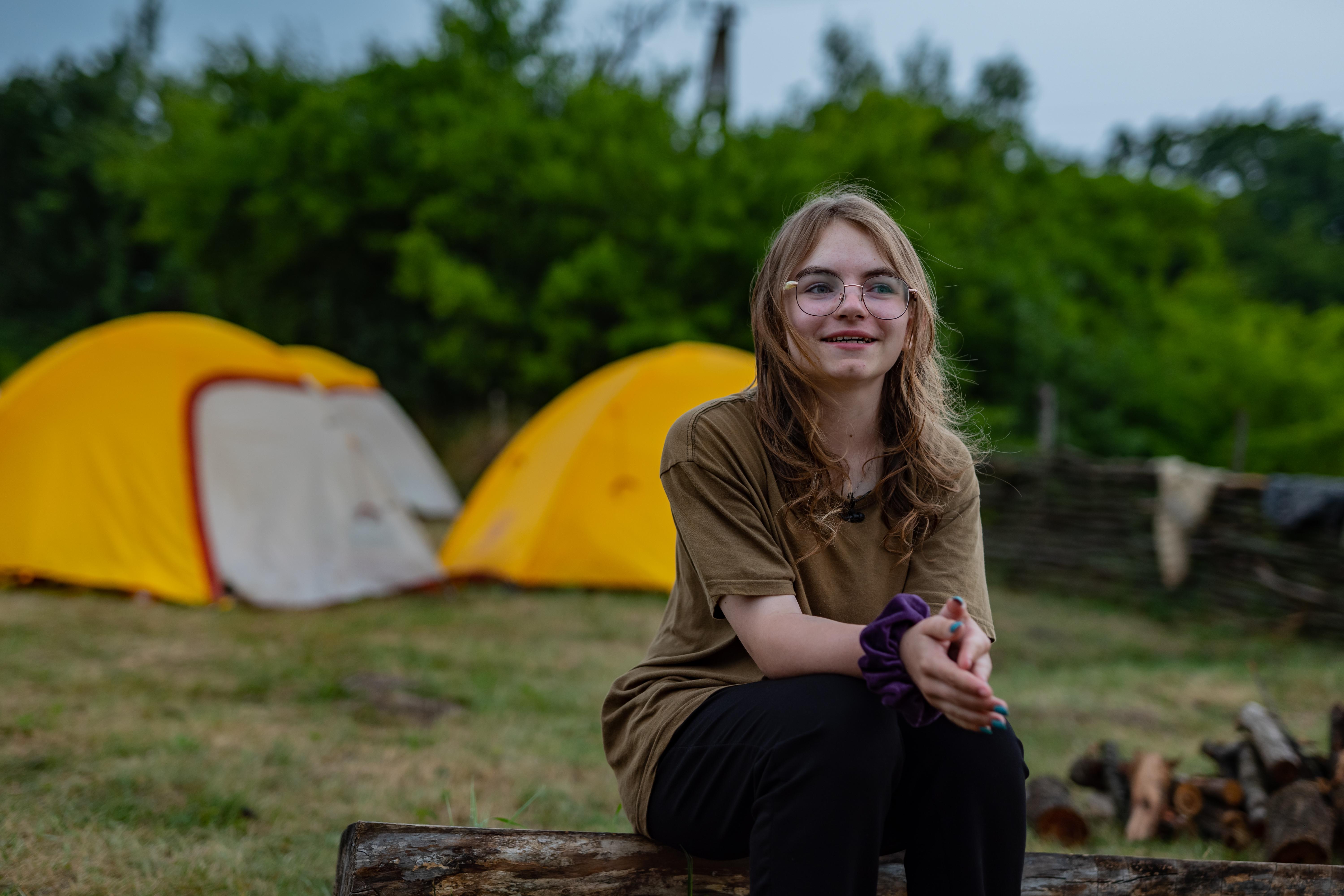 Адель: Дорогою в Холодний Яр я заїхала в Київ. Була там вперше. Дуже сподобались високі будинки
