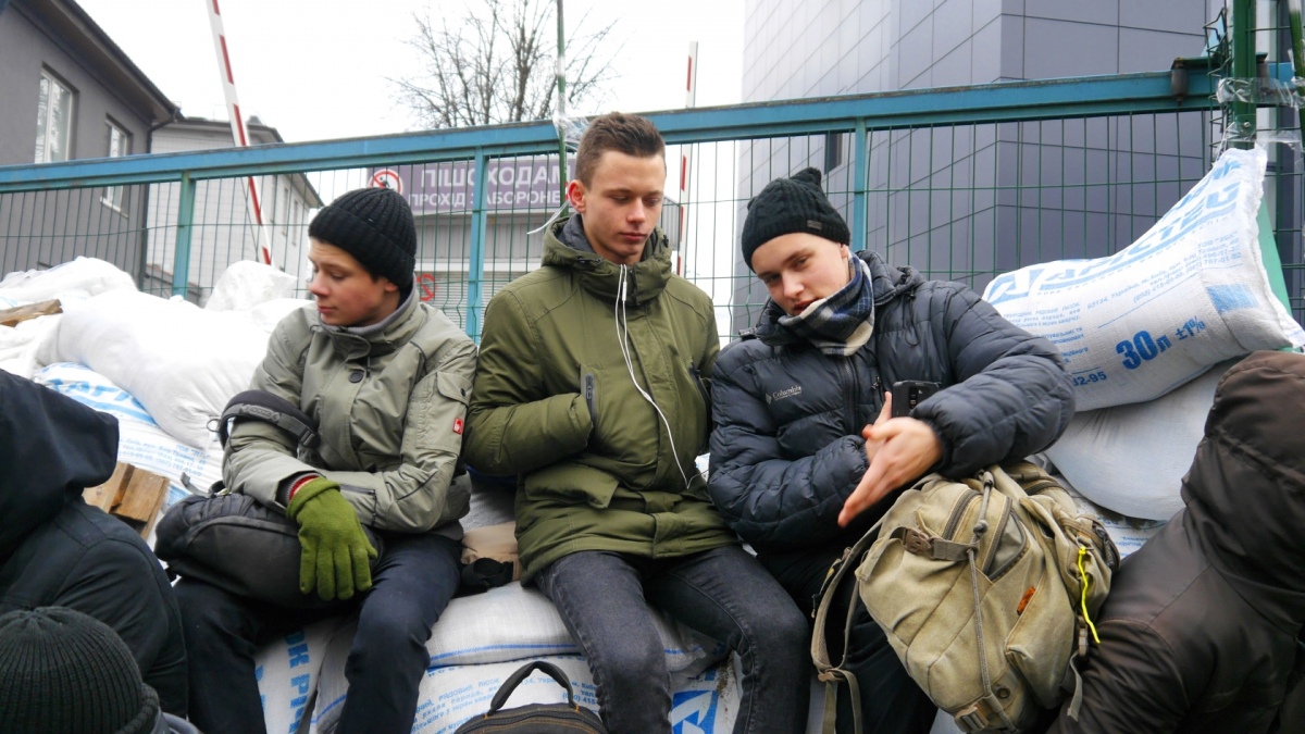 Ці юні хлопці - теж учасники блокади