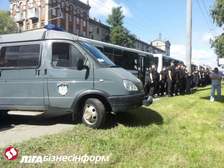 Милиция охраняет Марш равенства